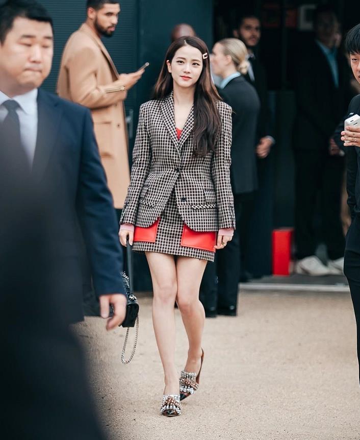 Jisoo最新生图曝光，小巷深处的意外发现
